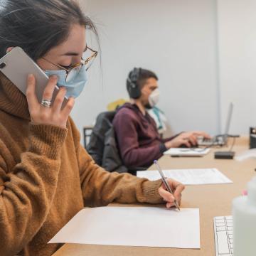 Officer worker on the phone wearing a mask